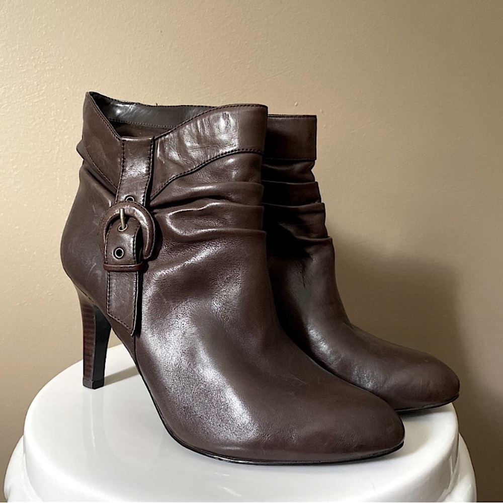 STYLE & CO BROWN LEATHER RUCHED PULL ON ANKLE BOOTS ALMOND TOE HEELS 9.5